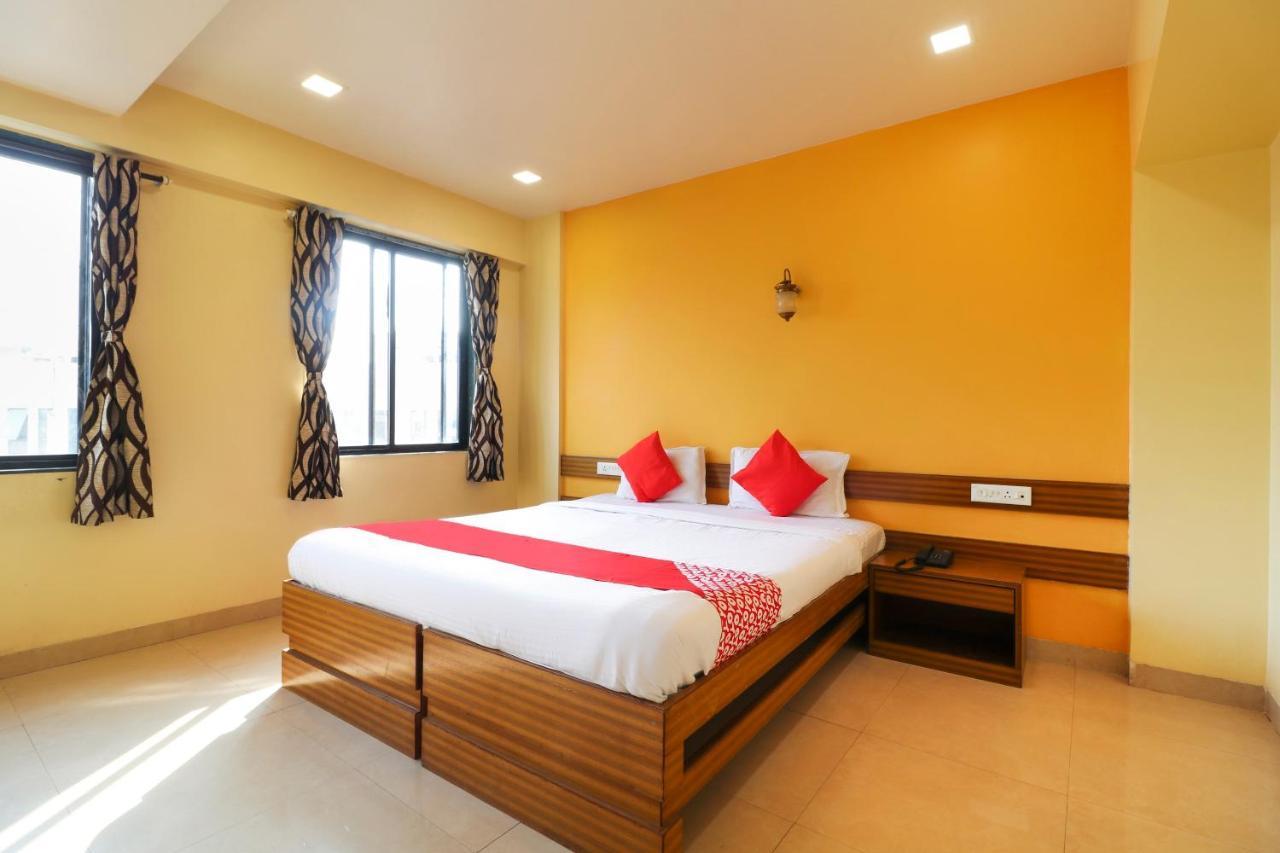Oyo 10679 Hotel Nanashree Executive Wagholi Bagian luar foto