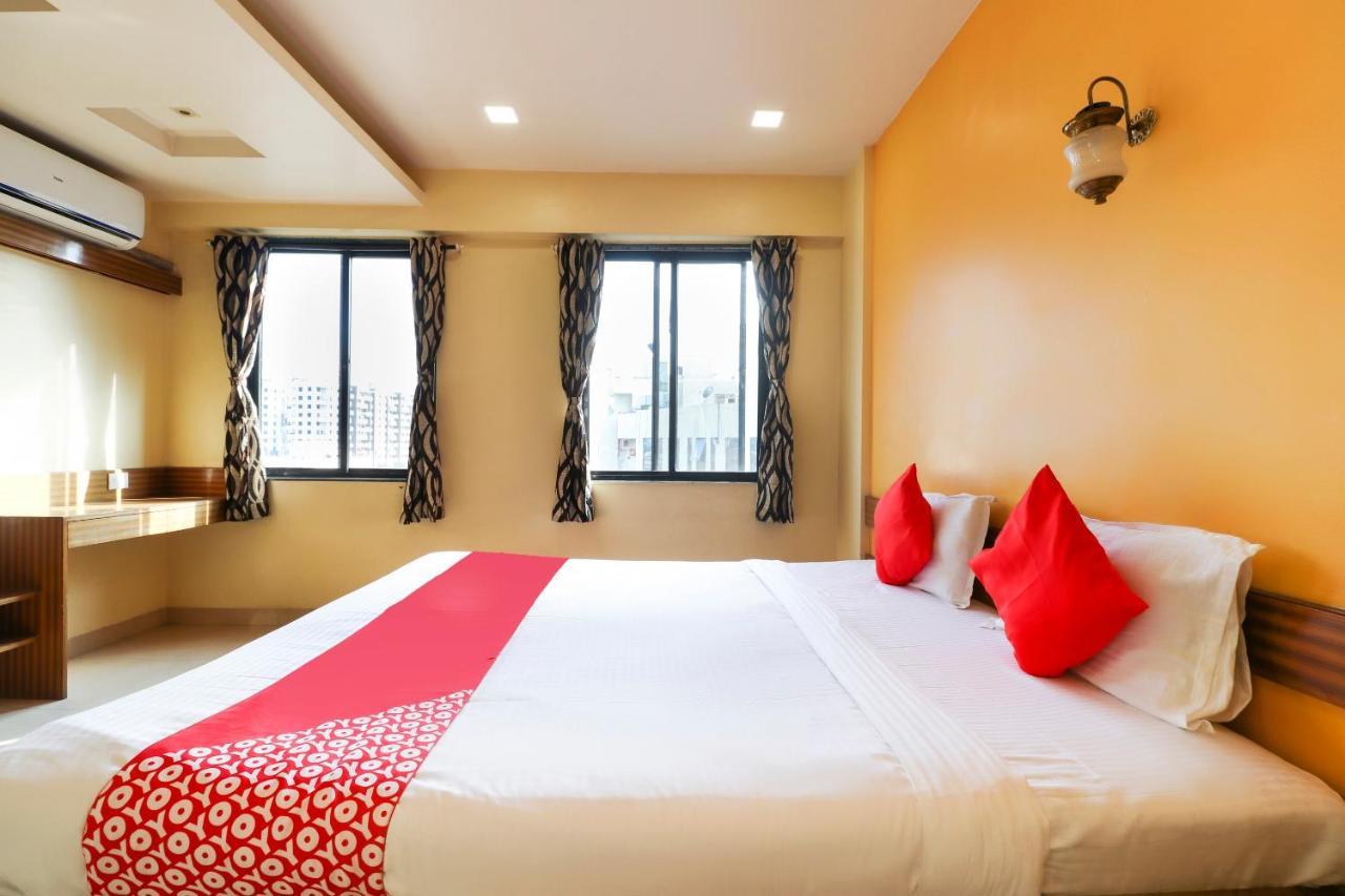 Oyo 10679 Hotel Nanashree Executive Wagholi Bagian luar foto